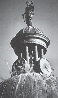 Like most turn of the century courthouses, the Fort Bend County Courthouse is fashioned after the nation’s Capitol and state Capitols throughout the country with rotundas.